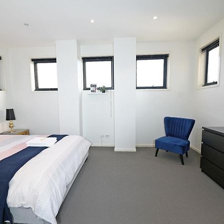 Luxury 7Brm Entire House Lakeview Blackswans Wifi Bbq Resort Point Cook Exterior foto
